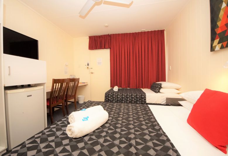 Parkside Motel Ayr - Queen Room & 1 Single